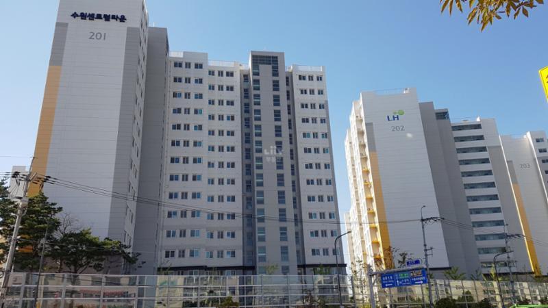 단지만의 특별한 외관 디자인으로 품격있고 고급스러움이 느껴지는 단지 모습이에요