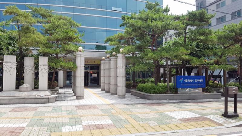 단지 인근에 이용가능한 서울시립동부병원과 한양대학교병원이 위치하고 있어 응급상황시 신속하게 이용 가능합니다