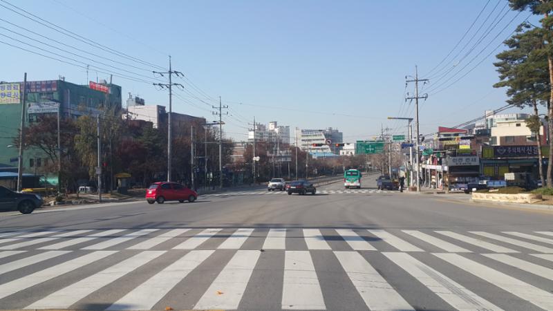 단지와 인접해 있는 수인로입니다