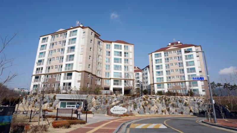 경기대학교 수원캠퍼스와 인접해 있어 도보로 통학기 가능한 교육환경을 갖춘 단지에요