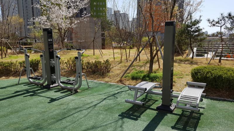 단지 내 운동시설이에요