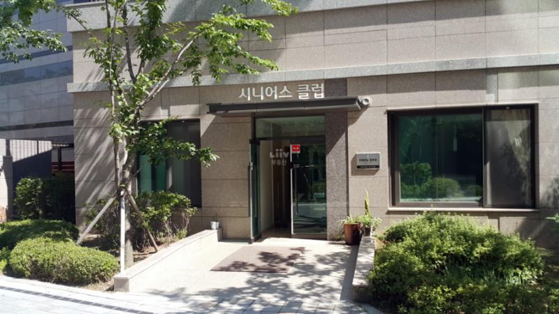 어르신들의 다양한 여가활동과 커뮤니티 활동을 함께 나눌 수 있는 단지 내 경로당이에요