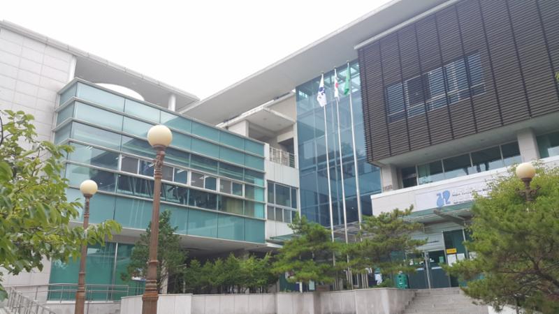 도보 12분 거리에 위치한 세곡동 주민센터 입니다