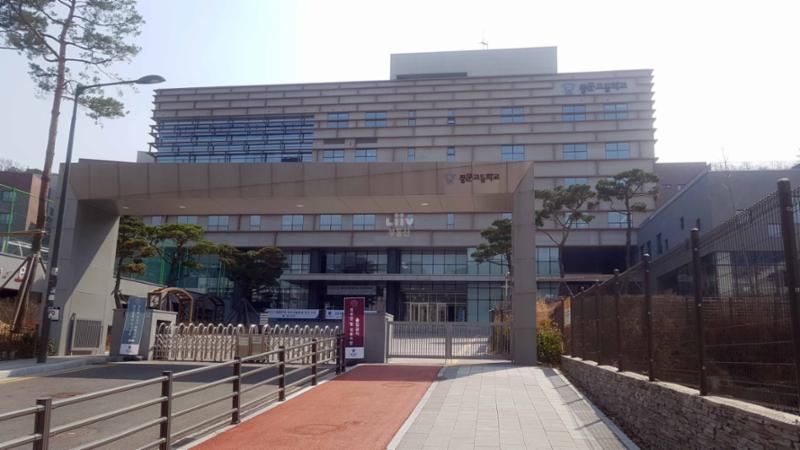 단지에서 도보 13분 거리에 위치해 있는 풍문고등학교입니다