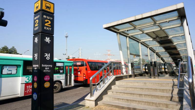 단지에서 차량 이용 가능한 지하철 분당선, 8호선 복정역입니다