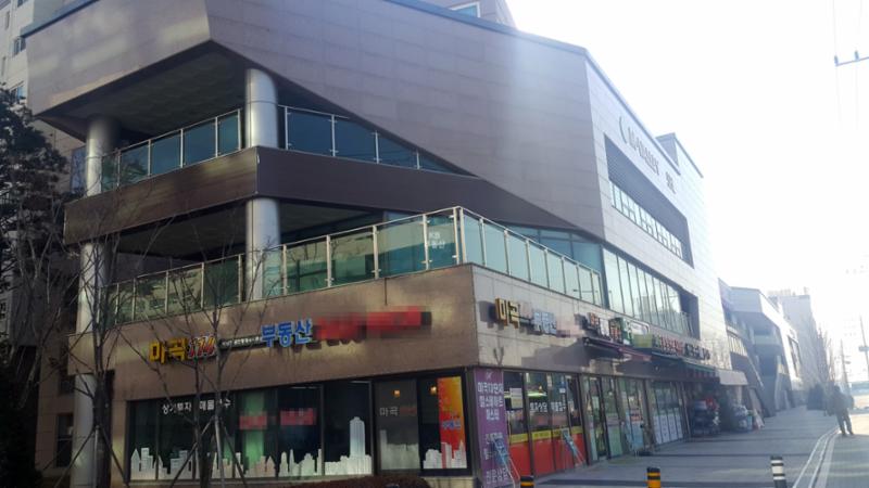 단지 내 상가가 배치되어 있고 다양한 업종의 상가들이 입점해 입주민들이 멀리 가지 않아도 편리하게 이용할 수 있도록 신경 쓴 모습이에요