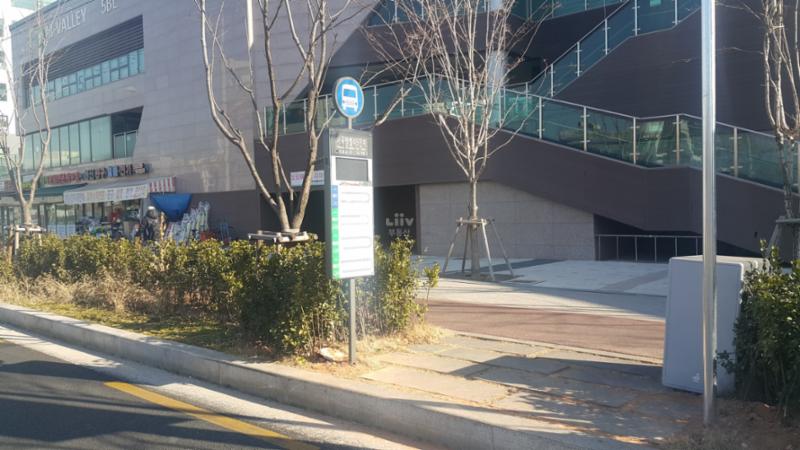 단지 주변 버스정류장 입니다