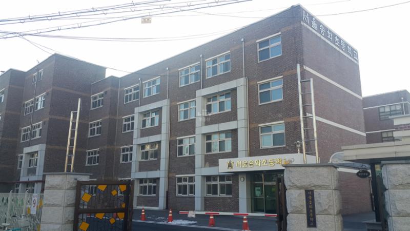 송화초등학교 입니다