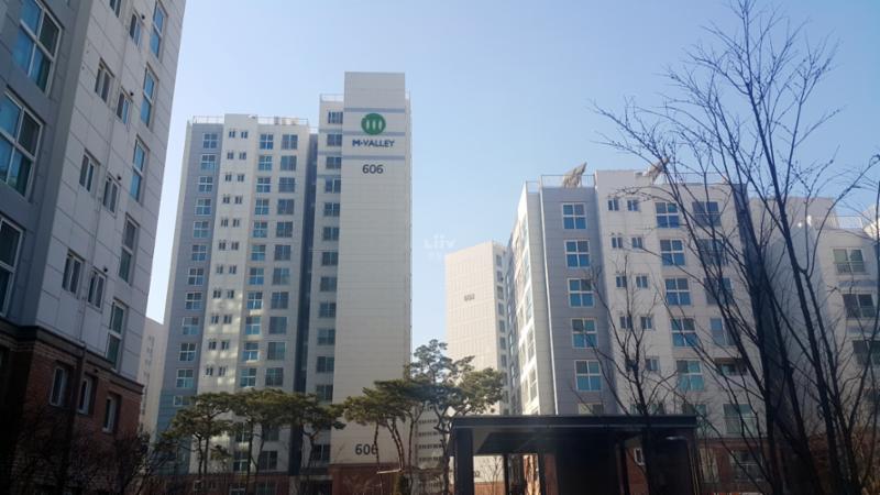단지만의 특별한 외관 디자인으로 품격 있고 고급스러움이 느껴지는 단지 모습이에요