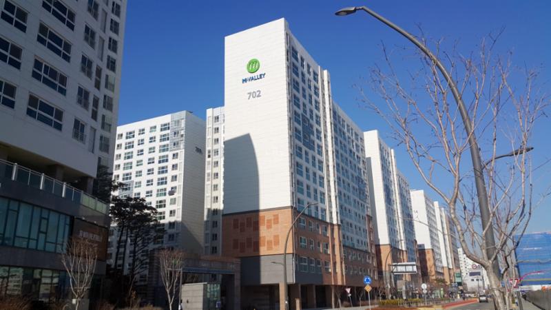 마곡엠밸리7단지의 깔끔하고 세련된 전경 사진이에요