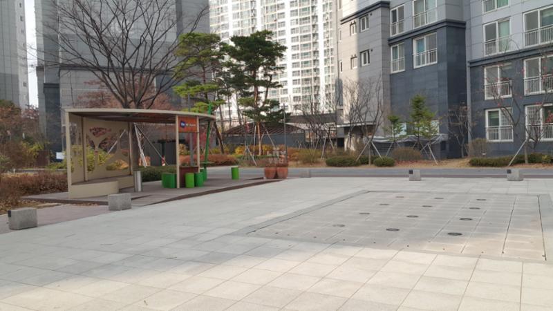 안산초지두산위브 단지의 공원이에요