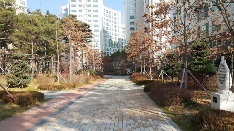 마곡엠밸리14단지 내에 조성되어 있는 산책로/보행로에요