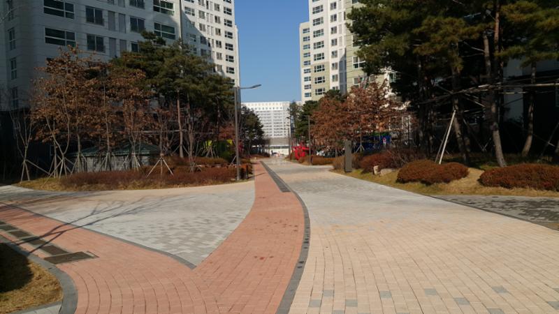 마곡엠밸리15단지 내 도로에요