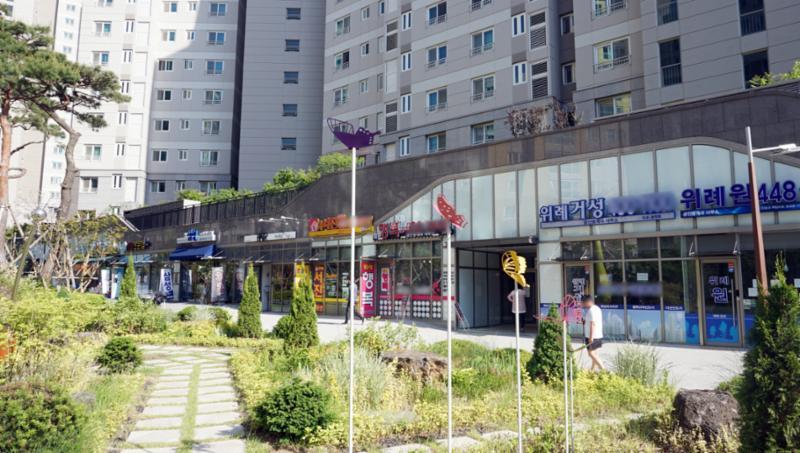 단지 내 상가가 배치되어 있고 다양한 업종의 상가들이 입점해 입주민들이 멀리 가지 않아도 편리하게 이용할 수 있도록 신경 쓴 모습이에요