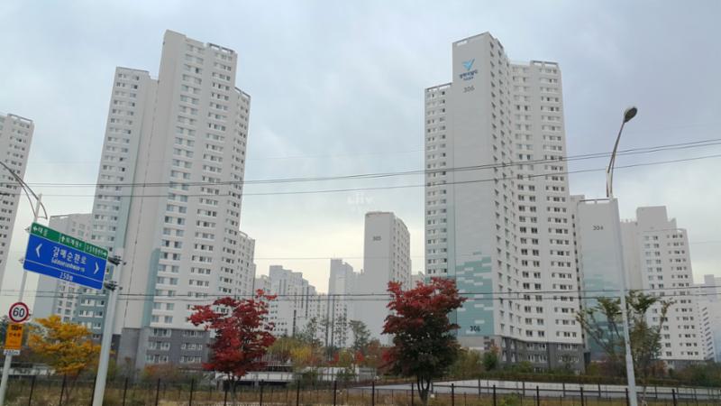 단지만의 특별한 외관 디자인으로 품격 있고 고급스러움이 느껴지는 단지 모습이에요