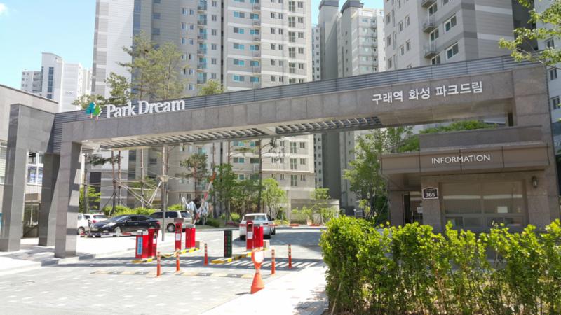 구래역화성파크드림 단지 정문입니다