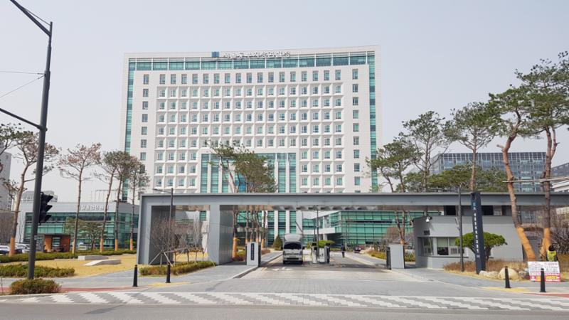 단지 주변에 위치한 서울동부지방검찰청입니다
