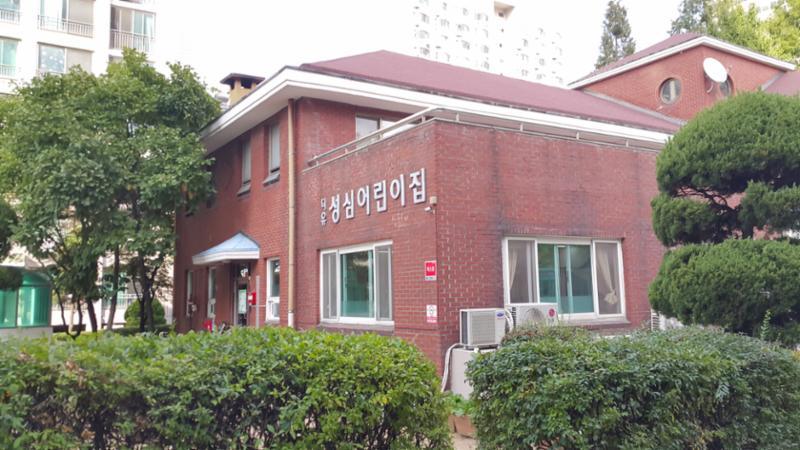 단지 내부에 운영되고 있는 덕유성심어린이집이에요