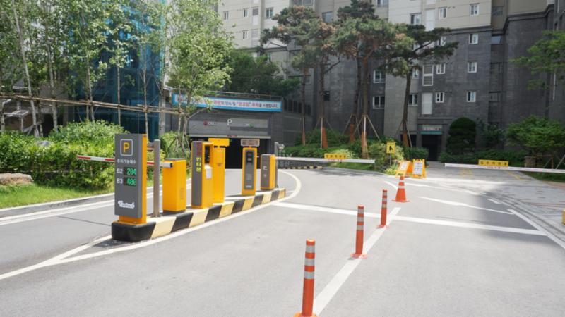 위례신도시엠코타운센트로엘 단지 지하주차장 출입구에요