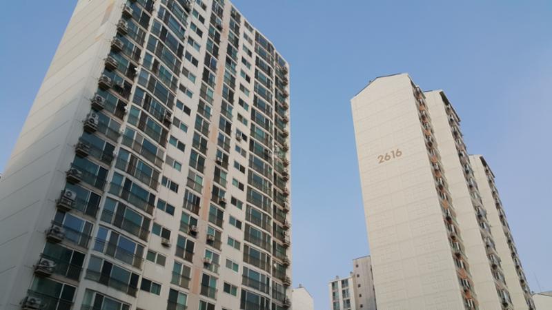 단지 주변으로 7호선 상동역이 인접해 있어 대중교통 이용이 편리한 단지에요