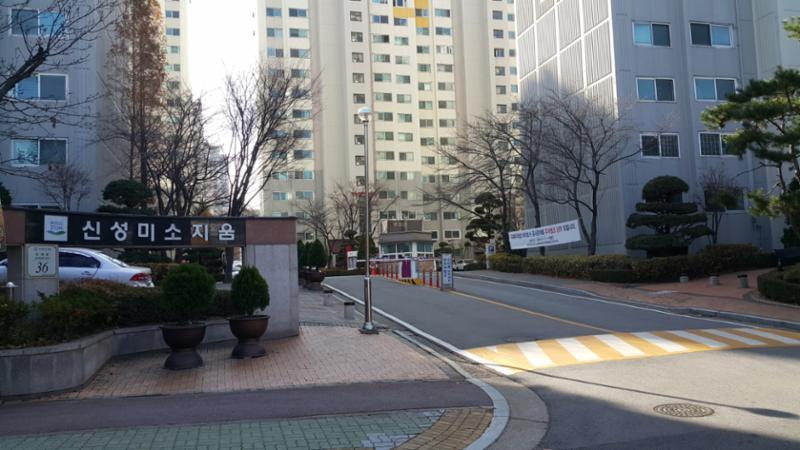 라일락신성미소지움 정문이에요