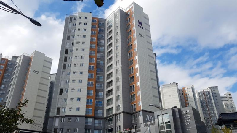 돈암코로롱하늘채 총 주차대수는 708대이며 세대당 주차대수는 1