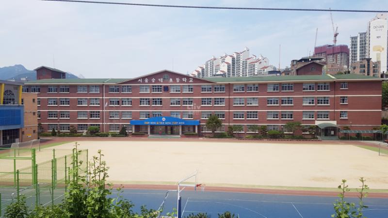 단지 주변으로 배정학교인 숭덕초등학교가 있습니다