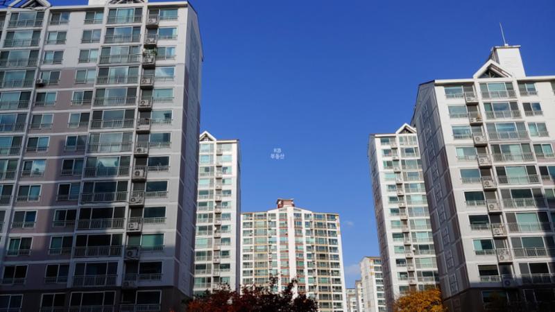 단지만의 특별한 외관 디자인으로 품격있고 고급스러움이 느껴지는 단지 모습이에요