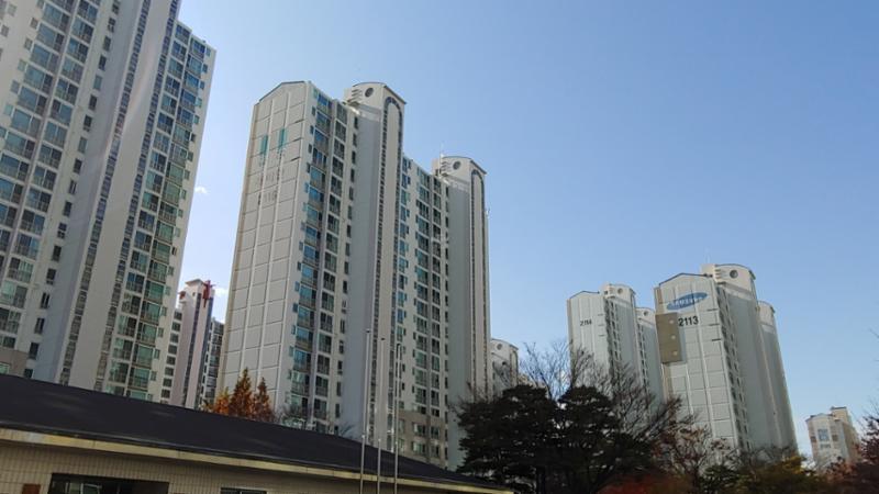 내부에서 촬영한 다정한삼성래미안 전경 입니다
