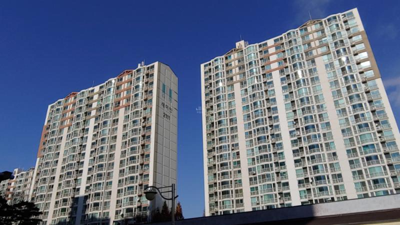 다정한삼성래미안 아파트는 총 9개동, 718가구로 이루어져 있으며 지역난방(열병합)을 사용하고 있습니다