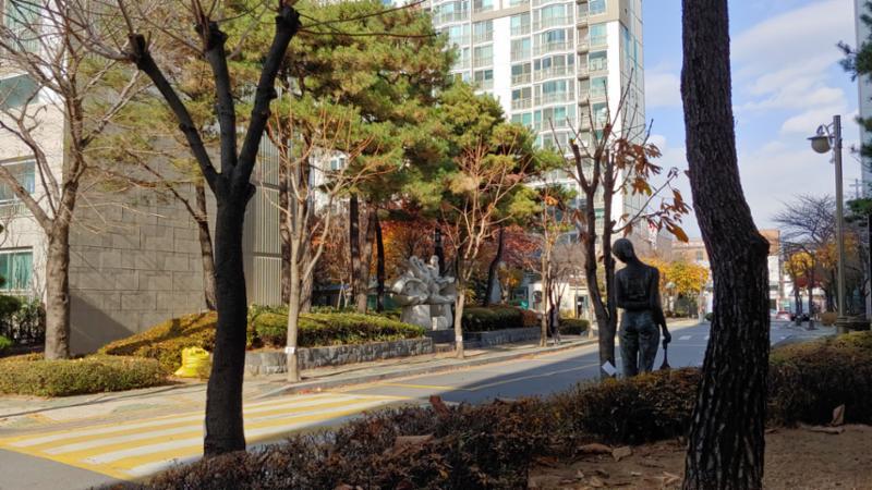 단지 내 위치한 산책로모습입니다