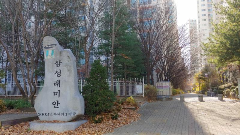 도보로 통행 가능한 부출입구 입니다