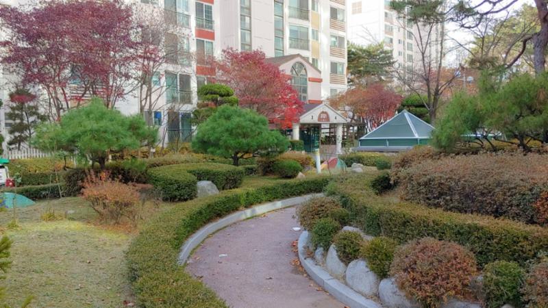 단지 주변과 연결된 산책로입니다