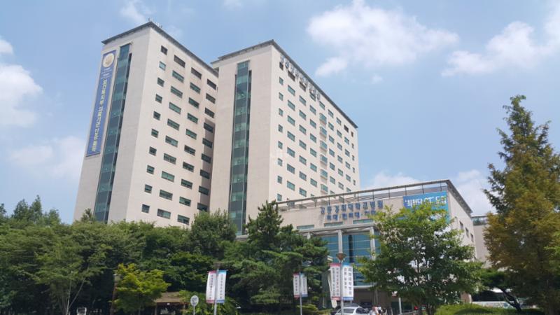 대형 병원이 단지에서 도보 13분 거리에 위치해, 손쉽게 의료시설을 이용할 수 있습니다