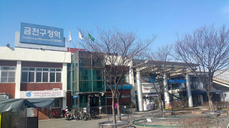 1호선 금천구청역 1번출구 모습입니다