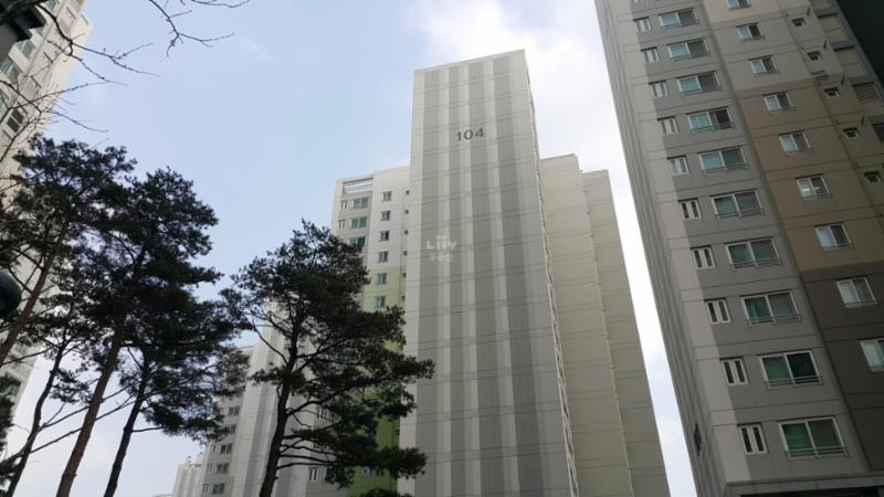 힐스테이트 만의 색채와 디자인이 돋보이는 단지 외형 입니다
