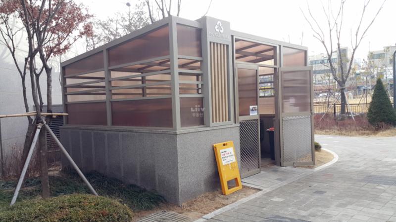 단지 내 분리수거함이에요