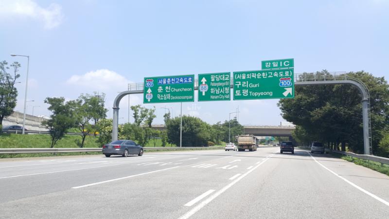 서울외곽순환고속도로와 올림픽도로가 교차하는 강일IC 입니다