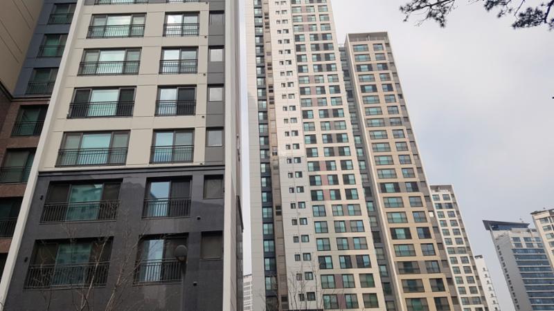 역삼자이 아파트의 깔끔하고 세련된 전경 사진이에요