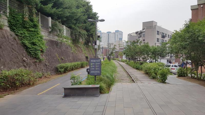 단지 주변에 위치한 경춘선숲길입니다