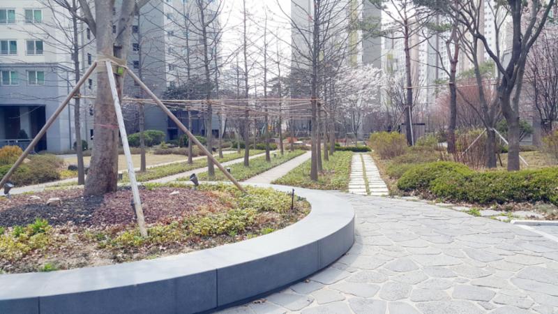 한강신도시운양푸르지오는 단지 내 산책로에요