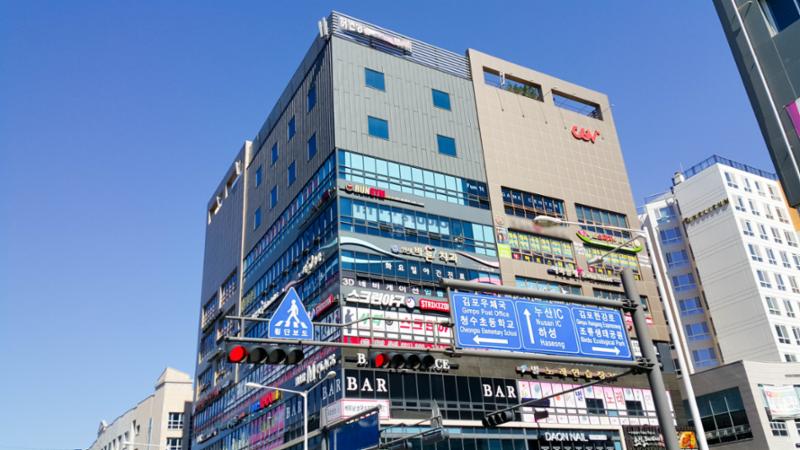 단지 인근에 위치한 생활편의시설로 대중교통을 이용하여 주말에 가족들과 함께 문화생활을 즐길수 있습니다