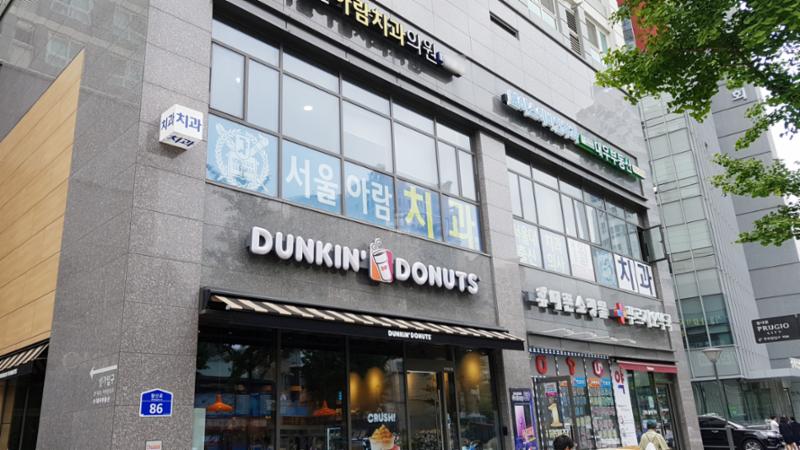 단지 내 상가가 배치되어 있고 다양한 업종의 상가들이 입점해 입주민들이 멀리 가지 않아도 편리하게 이용할 수 있도록 신경 쓴 모습이에요