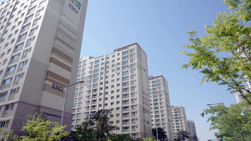 위례호반베르디움 특유의 색채와 디자인이 묻어 있는 단지외형이에요