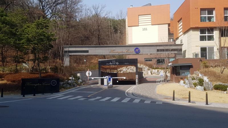 강남효성해링턴코트 정문이에요