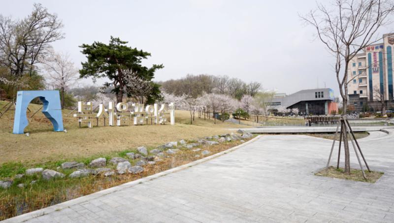 단지 인근에 위치한 북서울꿈의숲입니다