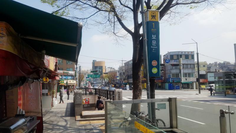 단지 인근에 위치한 6,우이신설선 보문역입니다