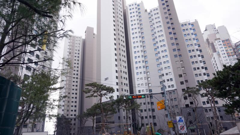 래미안서초에스티지의 단지 전경이에요
