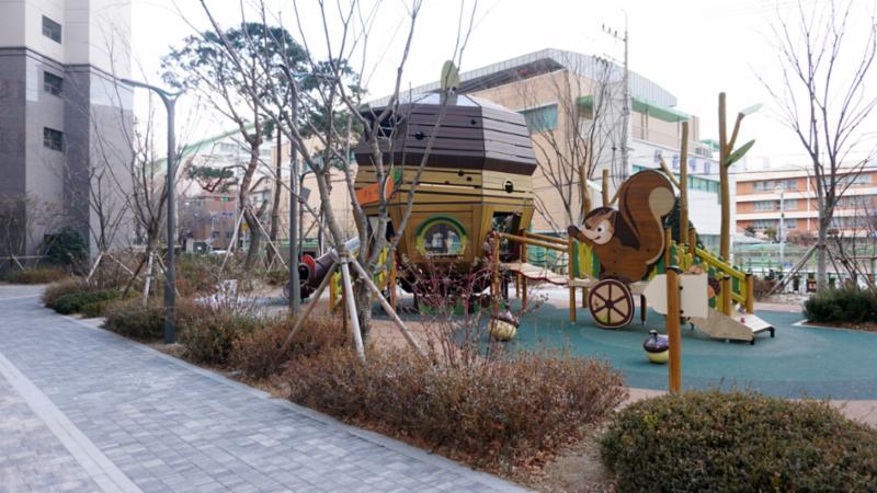 아이들의 상상력과 호기심을 일깨워주는 어린이놀이터에요