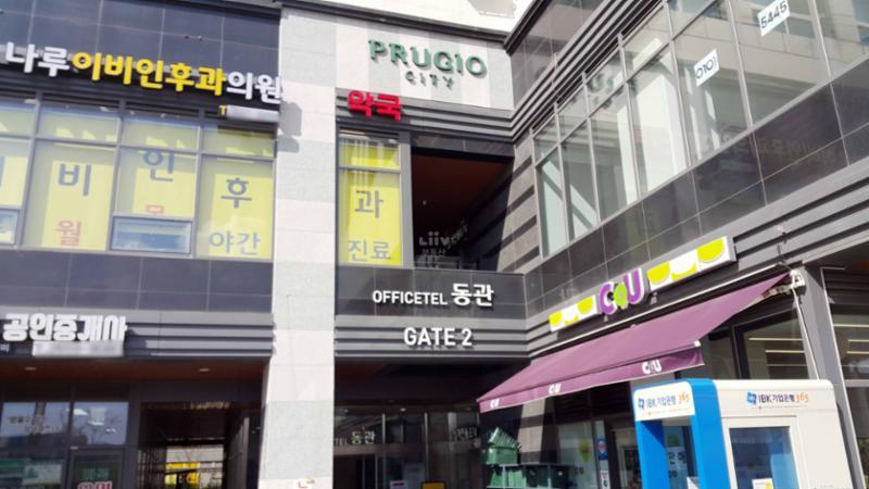동관 출입구에요